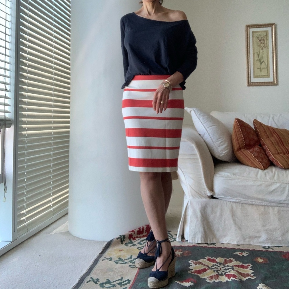 Never worn Banana Republic skirt, Size 0 - Picture 3 of 8